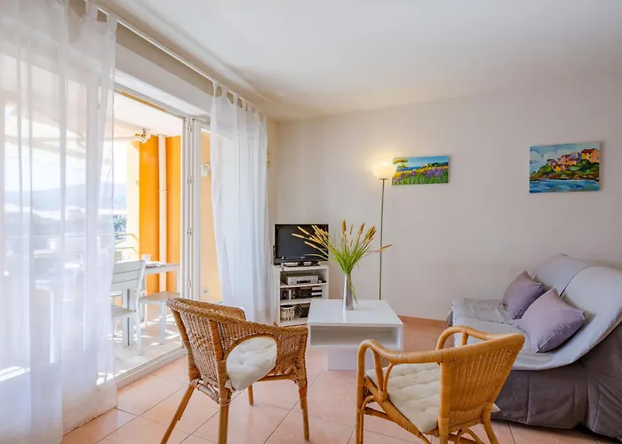 Terre Du Soleil-2 By Interhome